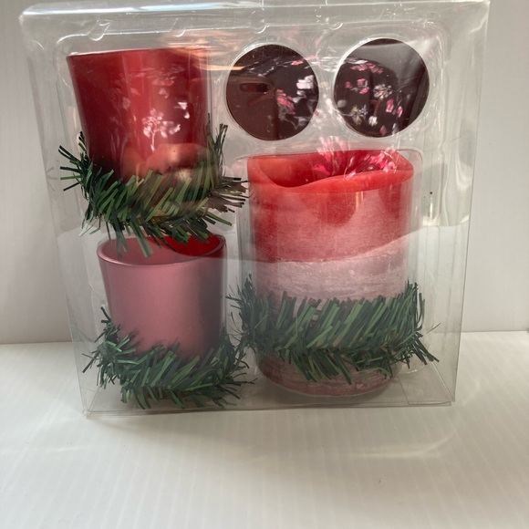 Flameless and Tea Candle Set with Garland and 2 Toned Red Candles Set of 5 - Picture 6 of 8
